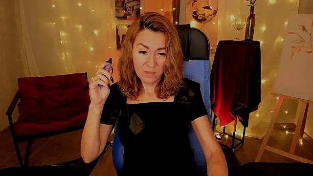 Snapshot of DonnaSmitth chatting on 10, 11, 2025 DonnaSmitth online show from 10, 11, 2025