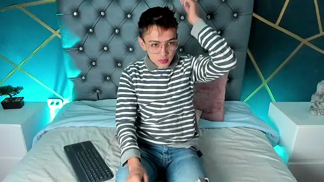 Lian Miller1  online show from 1, 10, 2025