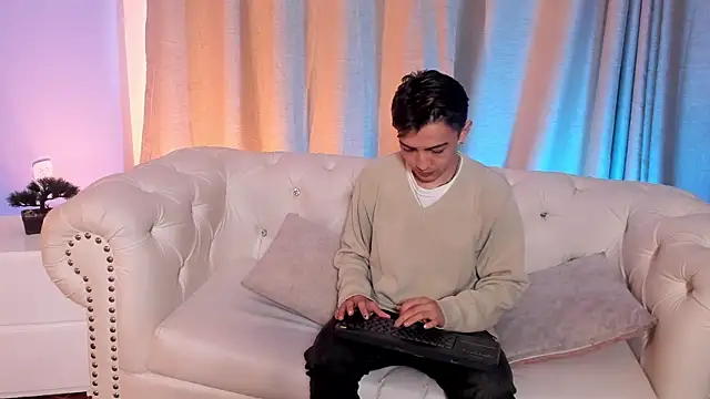 Lian Miller1  online show from 4, 10, 2025