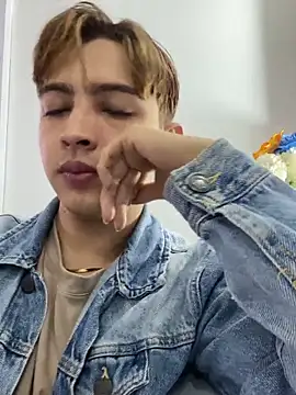 Lian Miller1  online show from 12, 4, 2026