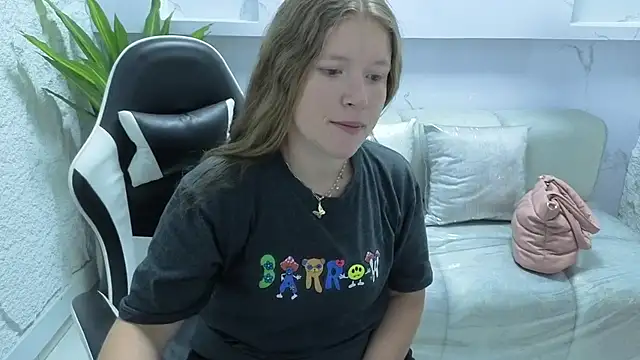 Snapshot of carla_tp chatting on 13, 11, 2025 carla tp online show from 13, 11, 2025