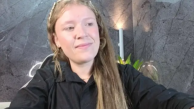 Snapshot of carla_tp chatting on 30, 10, 2025 carla tp online show from 30, 10, 2025