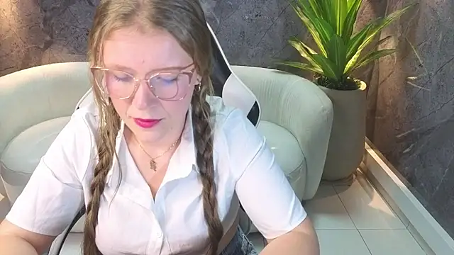 Snapshot of carla_tp chatting on 9, 10, 2025 carla tp online show from 9, 10, 2025