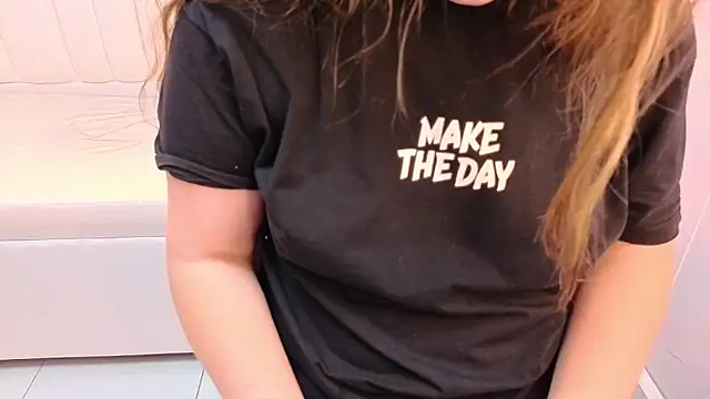 Snapshot of carla_tp chatting on 17, 11, 2025 carla tp online show from 17, 11, 2025