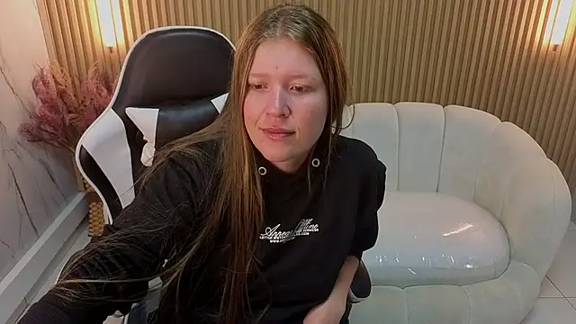 Snapshot of carla_tp chatting on 14, 11, 2025 carla tp online show from 14, 11, 2025