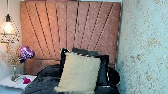 Issa Milf   online show from 6, 11, 2025