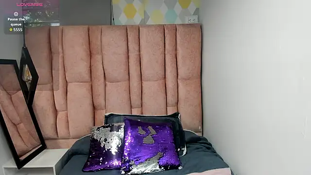 Issa Milf   online show from 11, 2, 2026