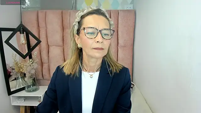 Issa Milf   online show from 28, 5, 2026
