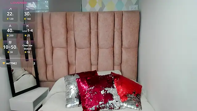 Issa Milf   online show from 7, 4, 2026