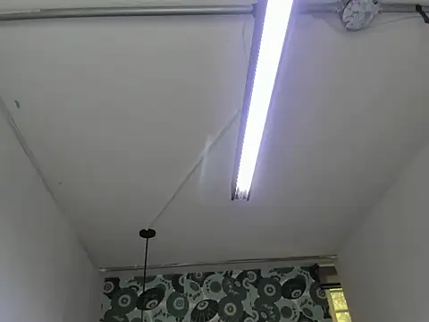 Issa Milf   online show from 7, 10, 2025