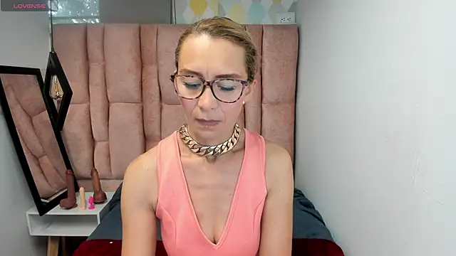 Issa Milf   online show from 19, 3, 2026