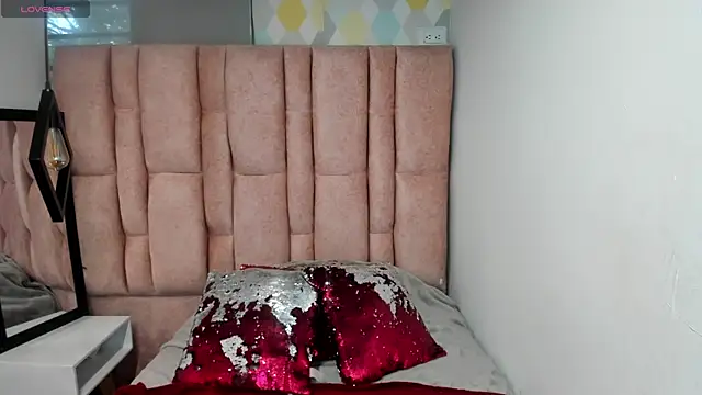 Issa Milf   online show from 18, 4, 2026