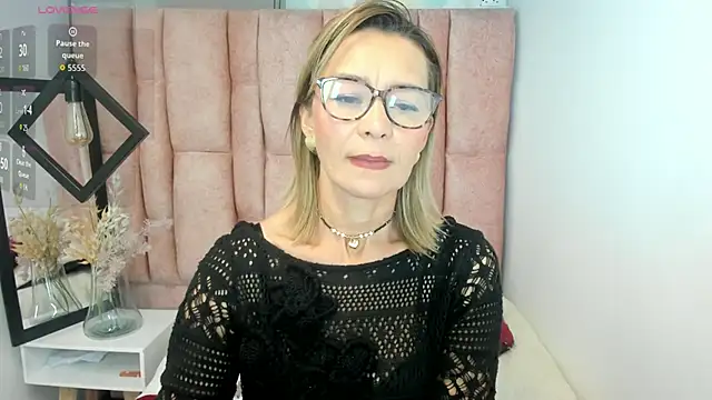 Issa Milf   online show from 25, 5, 2026