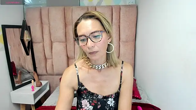 Issa Milf   online show from 15, 4, 2026
