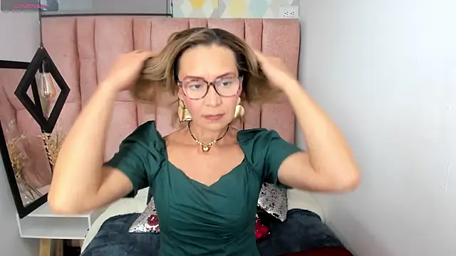 Issa Milf   online show from 12, 5, 2026