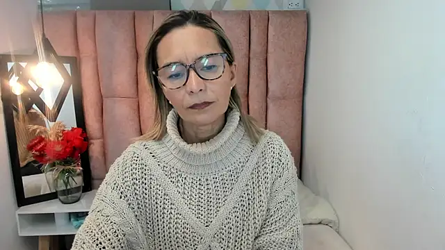 Snapshot of Issa_Milf__ chatting on 23, 7, 2026 Issa Milf online show from 23, 7, 2026