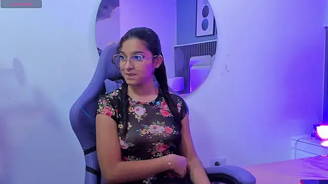 Snapshot of liz__cute chatting on 5, 10, 2025 liz cute online show from 5, 10, 2025