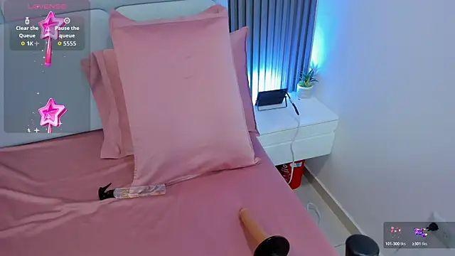 Snapshot of liz__cute chatting on 12, 11, 2025 liz cute online show from 12, 11, 2025