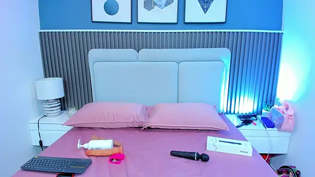 Snapshot of liz__cute chatting on 3, 12, 2025 liz cute online show from 3, 12, 2025