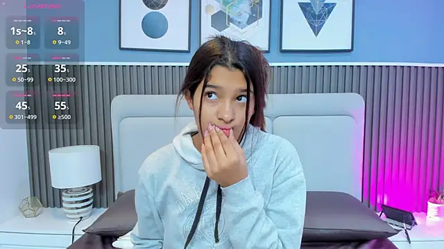 Snapshot of liz__cute chatting on 31, 10, 2025 liz cute online show from 31, 10, 2025