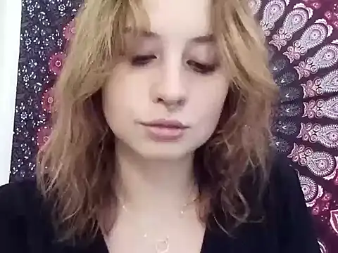 AdalynKiss online show from 10, 10, 2025