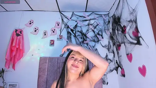 Mila 1wood online show from 17, 10, 2025