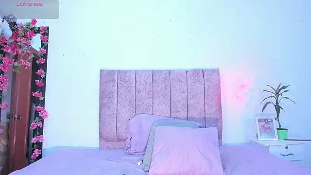 Mila 1wood online show from 9, 2, 2026