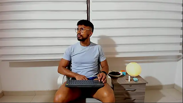 Taylormaccurdy  online show from 27, 9, 2025