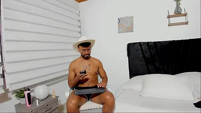 Taylormaccurdy  online show from 29, 9, 2025