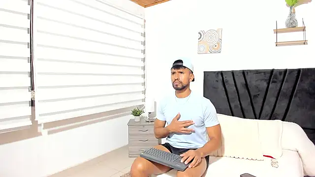 Taylormaccurdy  online show from 6, 10, 2025