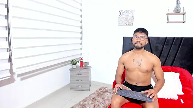 Taylormaccurdy  online show from 2, 10, 2025