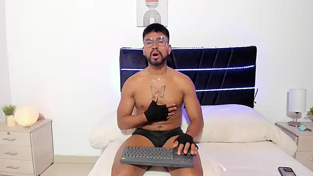 Taylormaccurdy  online show from 6, 11, 2025