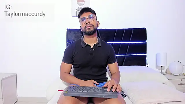 Taylormaccurdy  online show from 7, 1, 2026