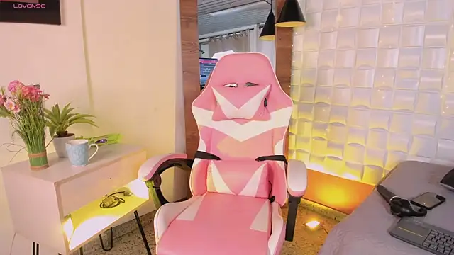 Snapshot of Scarlett_Kiiss chatting on 4, 2, 2026 Scarlett Kiiss online show from 4, 2, 2026