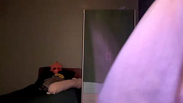 Snapshot of EmiIyKitty chatting on 12, 11, 2025 EmiIyKitty online show from 12, 11, 2025