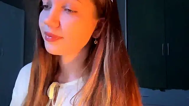 Snapshot of EmiIyKitty chatting on 6, 10, 2025 EmiIyKitty online show from 6, 10, 2025