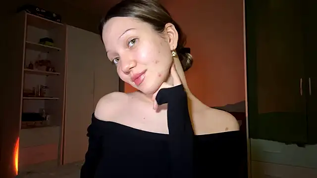 Snapshot of EmiIyKitty chatting on 14, 12, 2025 EmiIyKitty online show from 14, 12, 2025