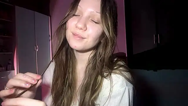 Snapshot of EmiIyKitty chatting on 1, 2, 2026 EmiIyKitty online show from 1, 2, 2026