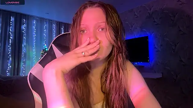 Snapshot of EmiIyKitty chatting on 7, 1, 2026 EmiIyKitty online show from 7, 1, 2026