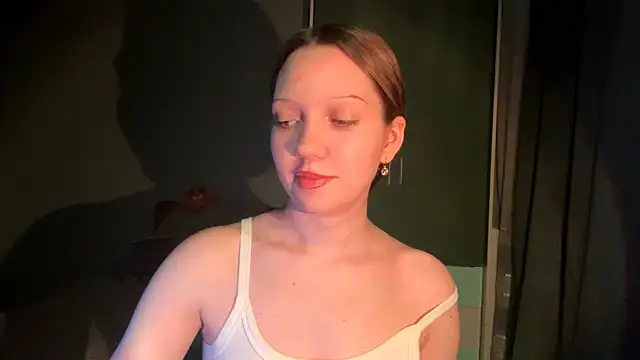 Snapshot of EmiIyKitty chatting on 21, 11, 2025 EmiIyKitty online show from 21, 11, 2025