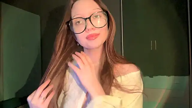 Snapshot of EmiIyKitty chatting on 9, 11, 2025 EmiIyKitty online show from 9, 11, 2025