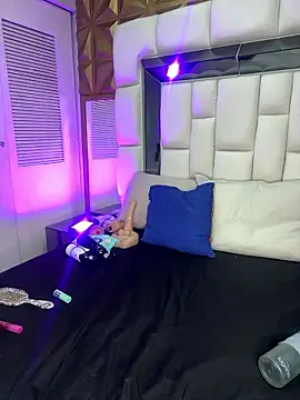 violet milleer online show from 15, 1, 2026