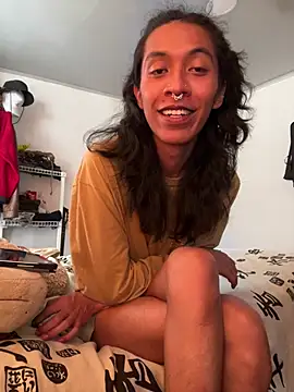 Snapshot of MadamLeRouge chatting on 11, 7, 2026 MadamLeRouge online show from 11, 7, 2026