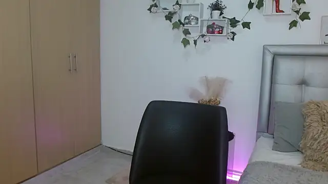 Snapshot of mia_star_2 chatting on 11, 5, 2026 mia star 2 online show from 11, 5, 2026