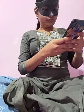 Snapshot of TeluguIshu_teen20 chatting on 18, 12, 2025 TeluguIshu teen20 online show from 18, 12, 2025