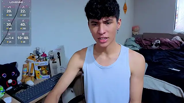 Snapshot of TwoBoys4Cum chatting on 21, 11, 2025 TwoBoys4Cum online show from 21, 11, 2025