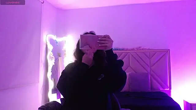 Ixchel tay online show from 16, 11, 2025