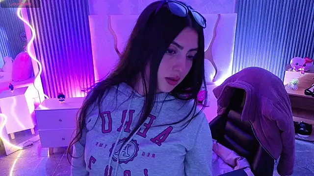 Ixchel tay online show from 13, 4, 2026