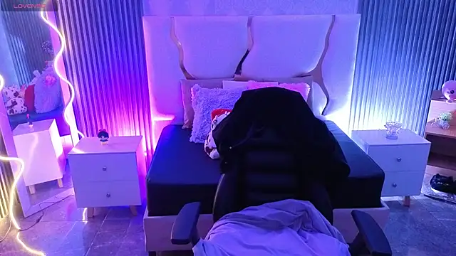 Ixchel tay online show from 15, 4, 2026