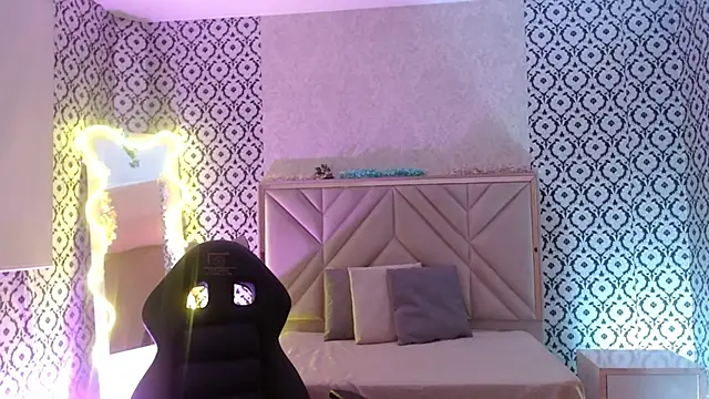 Ixchel tay online show from 9, 1, 2026